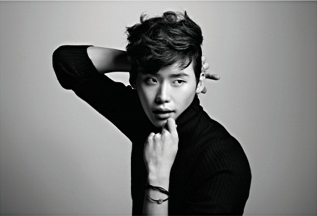 Gambar Foto Lee Jong Suk di Majalah Harper's Bazaar Edisi Maret 2013