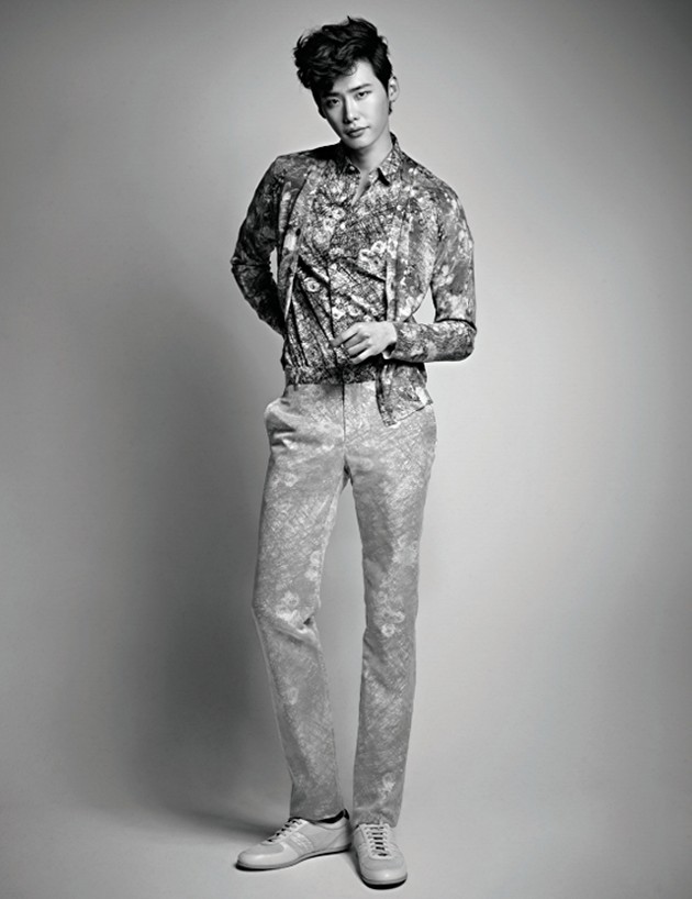 Gambar Foto Lee Jong Suk di Majalah Harper's Bazaar Edisi Maret 2013