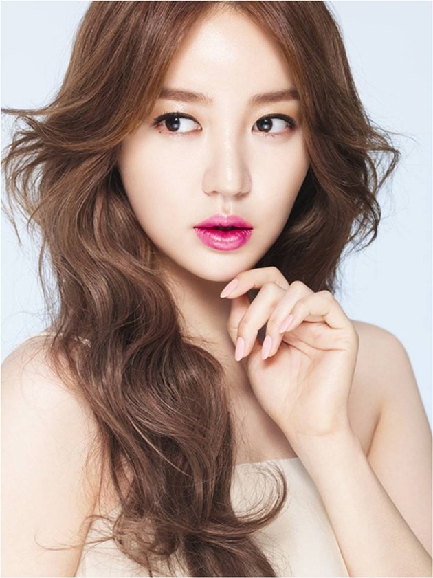 Gambar Foto Yoon Eun Hye di Iklan Kosmetik MAC