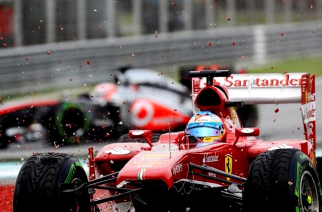 Gambar Foto Fernando Alonso Alami Kecelakaan di GP Malaysia