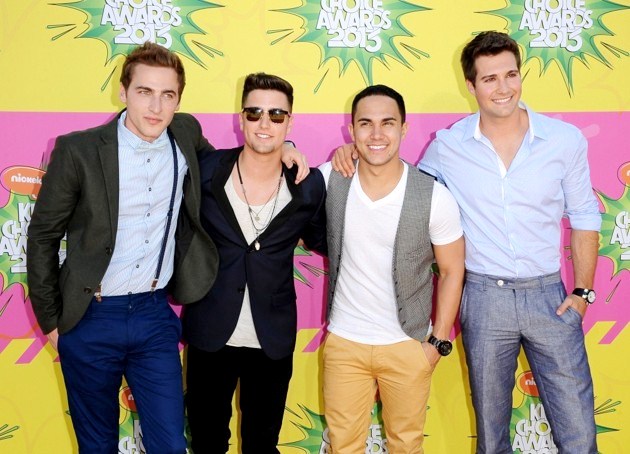 Gambar Foto Big Time Rush di Orange Carpet Kids Choice Awards 2013