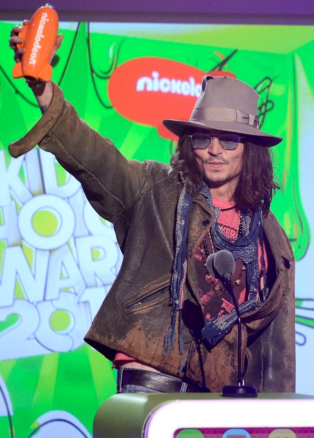 Gambar Foto Johnny Depp Raih Piala Favorite Movie Actor