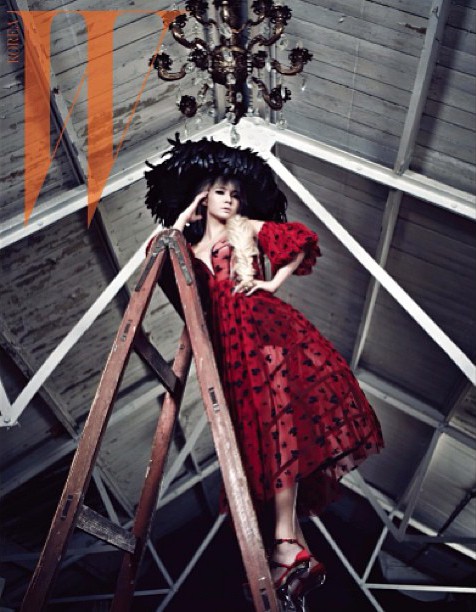 Gambar Foto CL 2NE1 di Majalah W Korea Edisi April 2013