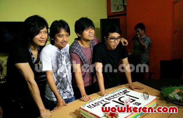 Gambar Foto Ulang tahun ke-19 Gigi