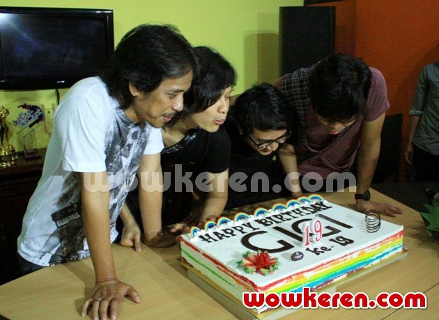 Gambar Foto Ulang tahun ke-19 Gigi