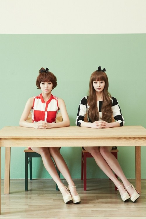 Foto Yooyoung dan Nara Hello Venus di Teaser Single 'Do You Want Some Tea'