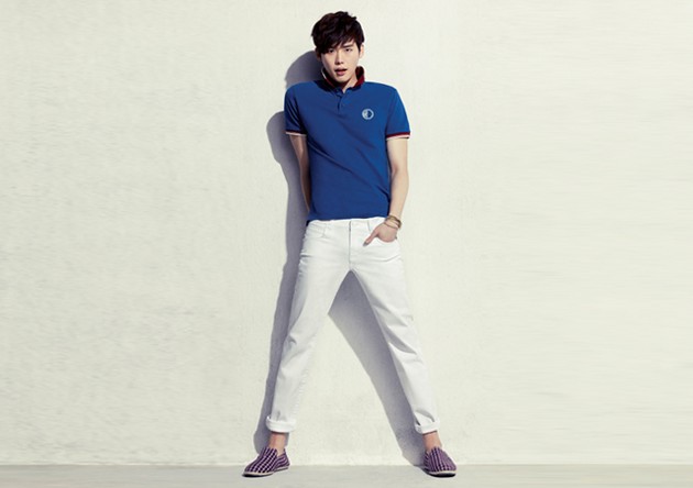 Gambar Foto Lee Jong Suk di Katalog Fashion Jambangee Edisi Musim Panas 2013