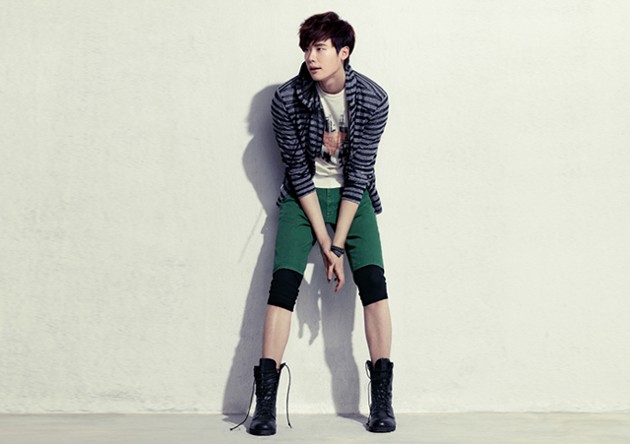 Gambar Foto Lee Jong Suk di Katalog Fashion Jambangee Edisi Musim Panas 2013