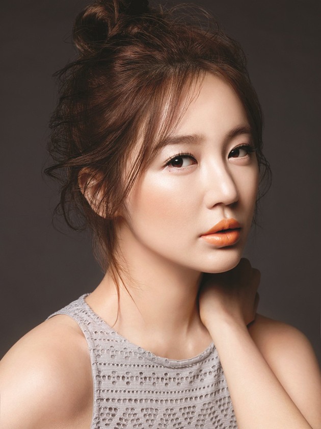 Gambar Foto Yoon Eun Hye di Iklan Lipstik MAC