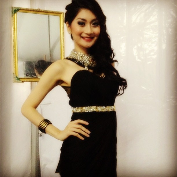 Foto Ayu Pratiwi Photoshoot - Foto 2 dari 6
