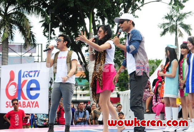 Gambar Foto Penampilan Para Host Acara Musik 'Dahsyat'