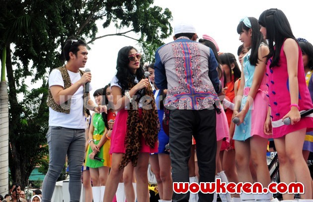 Gambar Foto Penampilan Para Host Acara Musik 'Dahsyat'