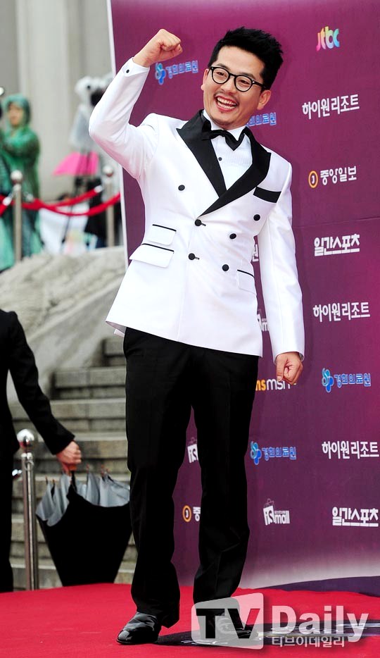 Gambar Foto Kim Jun Ho Hadir di Baeksang Awards 2013