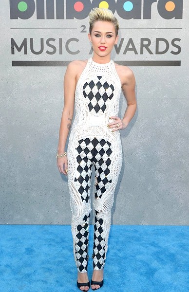 Gambar Foto Miley Cyrus di Blue Carpet Billboard Music Awards 2013
