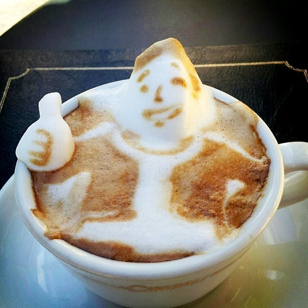 Gambar Foto Karya Seni Busa Latte 3D yang Berjudul 'Good'