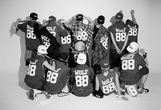 Gambar Foto EXO di Teaser Single 'Wolf'