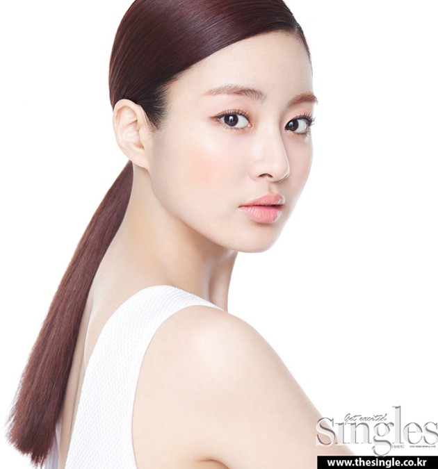 Gambar Foto Kang Sora di Majalah Singles Edisi Juni 2013