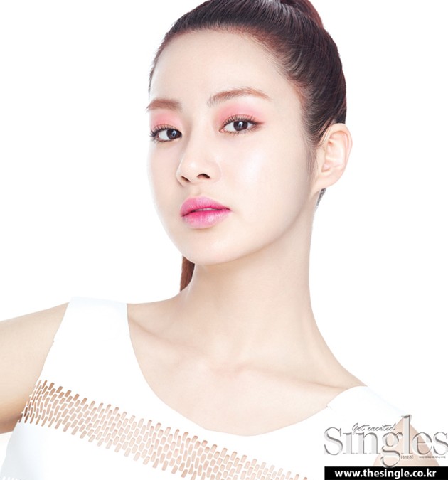 Gambar Foto Kang Sora di Majalah Singles Edisi Juni 2013