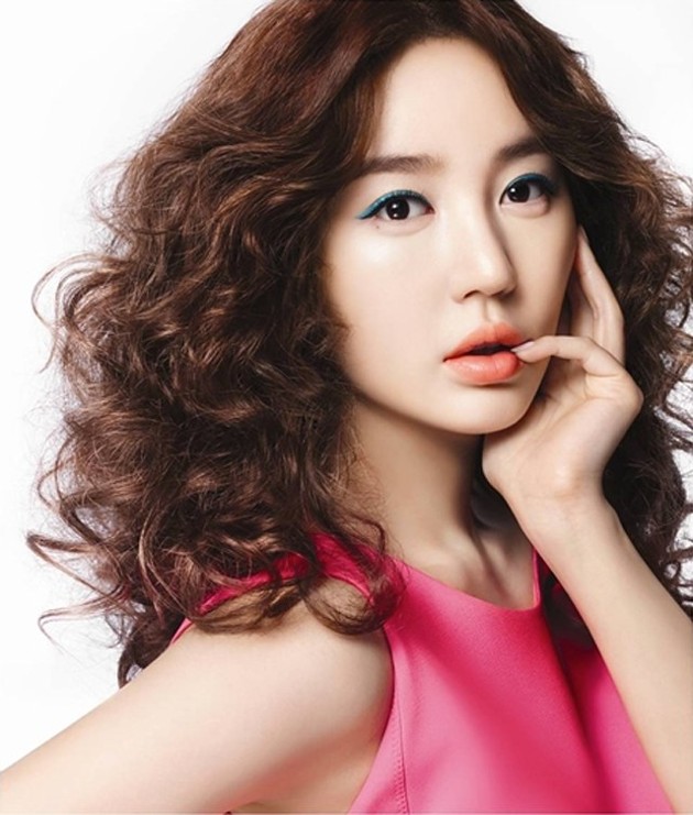 Gambar Foto Yoon Eun Hye di Iklan Kosmetik MAC