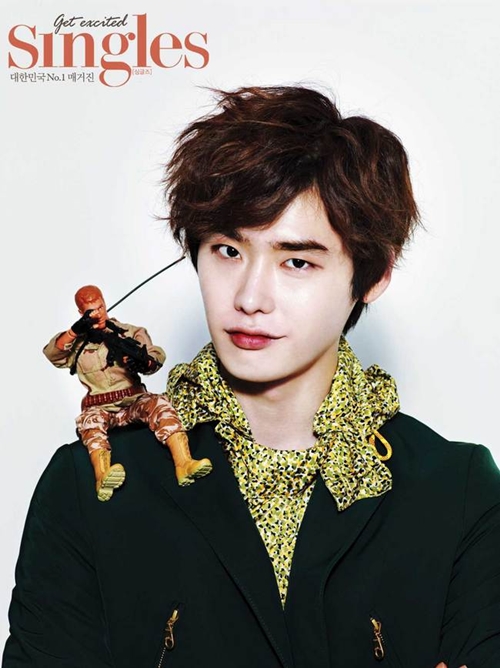 Gambar Foto Lee Jong Suk di Majalah Singles Edisi Juni 2013