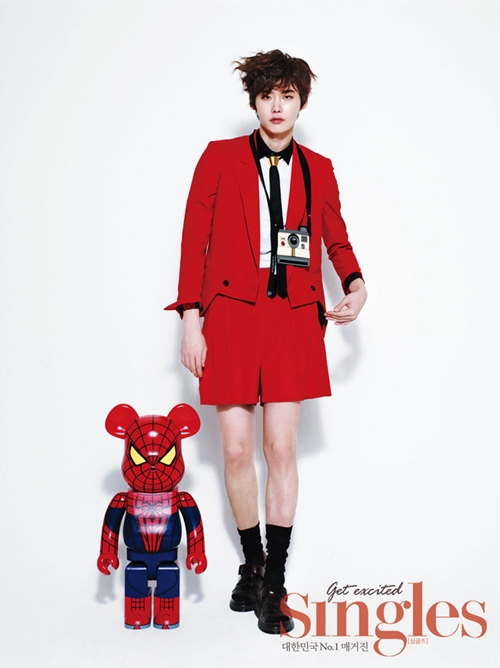 Gambar Foto Lee Jong Suk di Majalah Singles Edisi Juni 2013