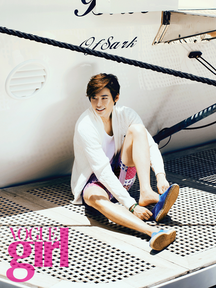 Gambar Foto Lee Jong Suk di Majalah Vogue Girl Edisi Juni 2013