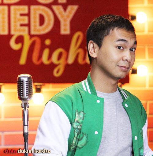 Gambar Foto Raditya Dika di Film Cinta Dalam Kardus