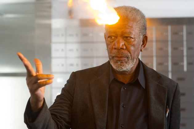Gambar Foto Aksi Morgan Freeman di Film 'Now You See Me'