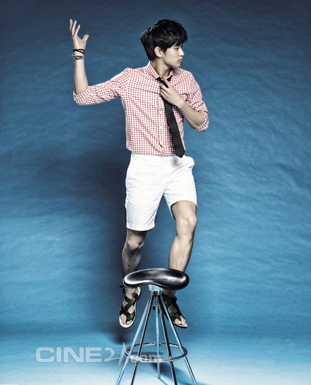 Gambar Foto Kim Soo Hyun di Majalah Cine21 Edisi Juni 2013