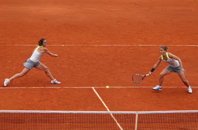 Gambar Foto Sara Errani/Roberta Vinci Berusaha Kembalikan Serangan Ekaterina Makarova/Elena Vesnina