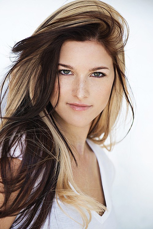 Gambar Foto Cassadee Pope Photoshoot - Foto 2 dari 6