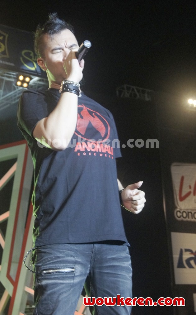 Gambar Foto Penampilan Ahmad Dhani di Konser HUT Surabaya ke-720