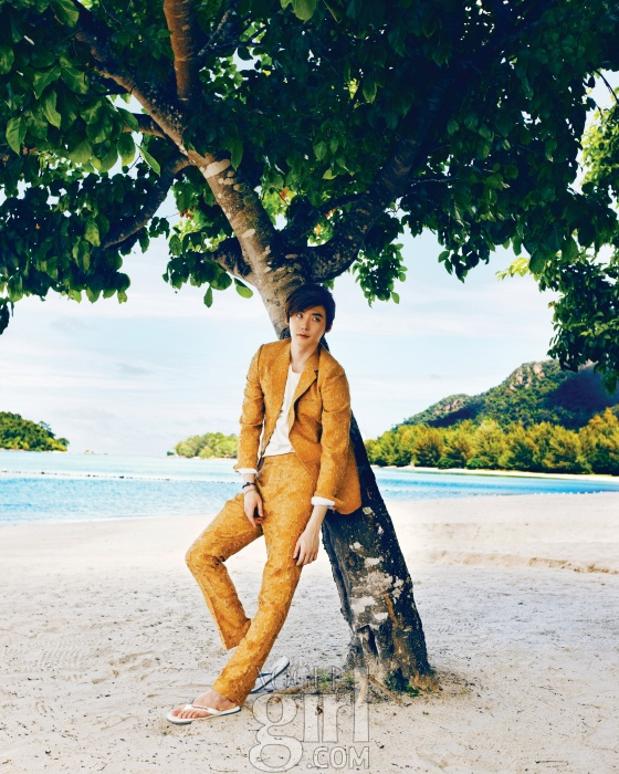 Gambar Foto Lee Jong Suk di Majalah Vogue Girl Edisi Juni 2013