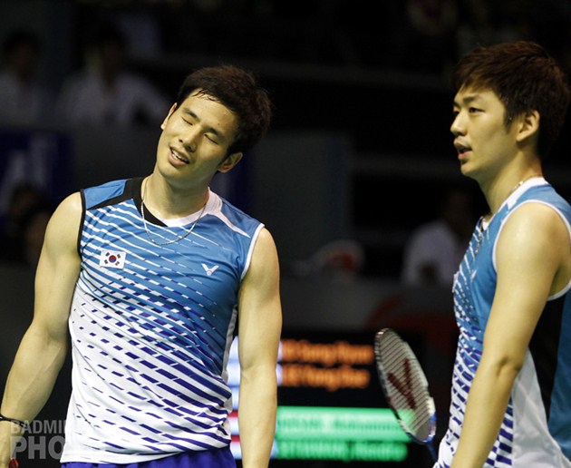 Gambar Foto Kekecewaan Ko Sung Hyun/Lee Yong Dae Setelah Gagal Rebut Juara