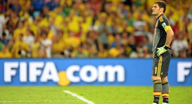 Gambar Foto Iker Casillas Sedih Spanyol Gagal Juara di Piala Konfederasi 2013