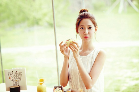 Gambar Foto Yoona Girls' Generation di Iklan Kosmetik Innisfree