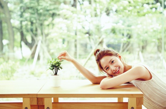 Gambar Foto Yoona Girls' Generation di Iklan Kosmetik Innisfree