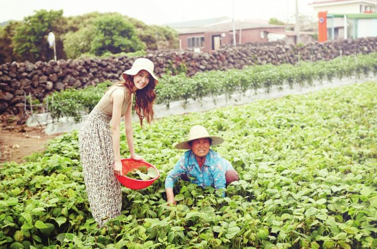 Gambar Foto Yoona Girls' Generation di Iklan Kosmetik Innisfree
