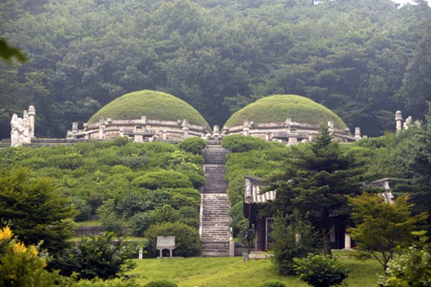 Gambar Foto Monumen dan Benteng di Kaesong, Korea Utara