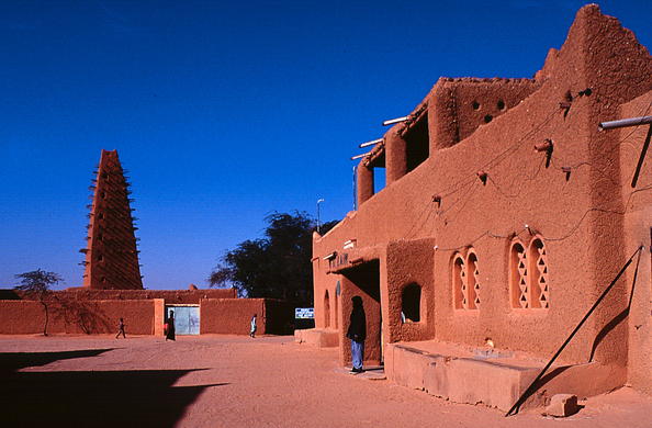 Gambar Foto Masjid dan Istana Sultan di Agadez, Niger