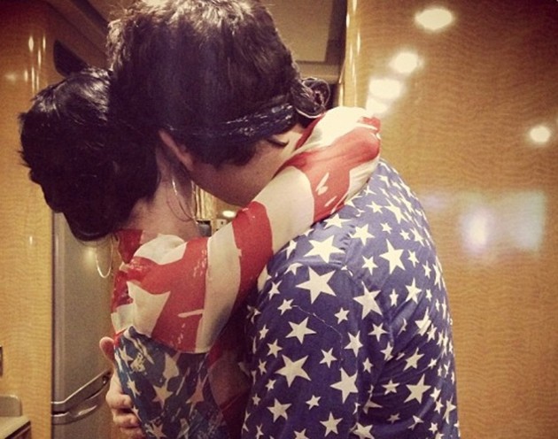 Gambar Foto Katy Perry dan John Mayer Berfoto Bersama untuk Peringati Fourth of July