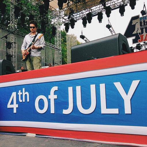Gambar Foto John Mayer Latihan untuk Konser Hari Kemerdekaan Amerika Serikat