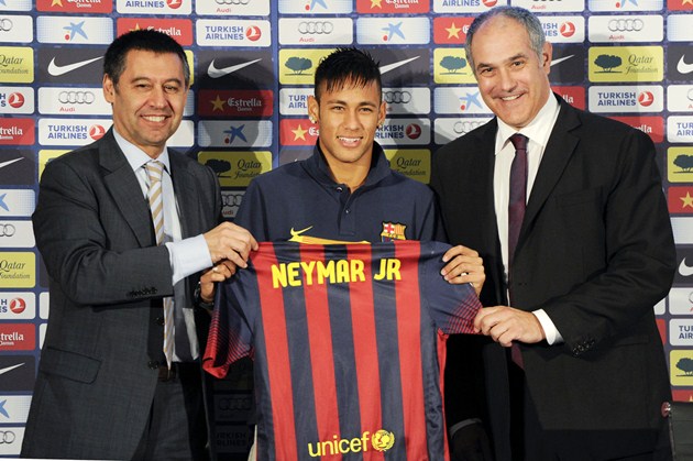 Gambar Foto Neymar Resmi Menjadi Pemain Baru Barcelona