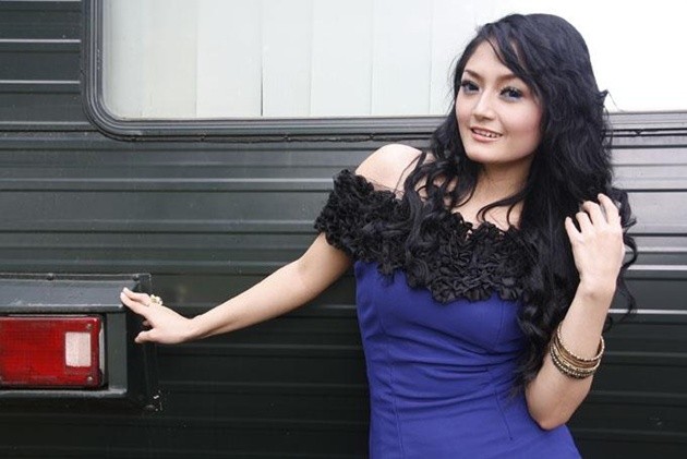 Gambar Foto Siti Badriah Populer dengan Goyangan Maju Mundur