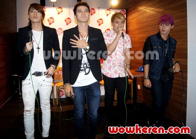 Gambar Foto S4 di Acara Grand Launching BonChon Indonesia
