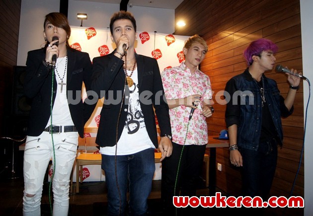 Gambar Foto S4 di Acara Grand Launching BonChon Indonesia