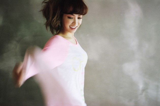Gambar Foto Victoria f(x) di Teaser Album 'Pink Tape'