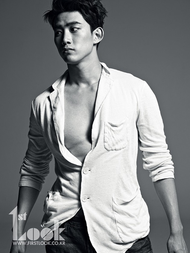 Gambar Foto Taecyeon 2PM di Majalah 1stLook Edisi Agustus 2013