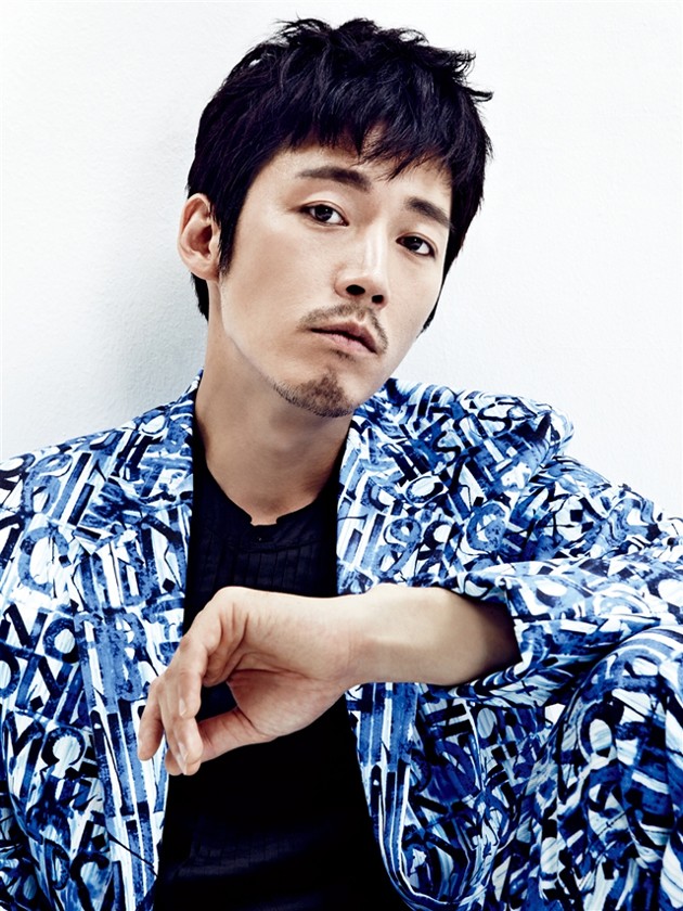 Gambar Foto Jang Hyuk di Majalah Harper's Bazaar Edisi Agustus 2013