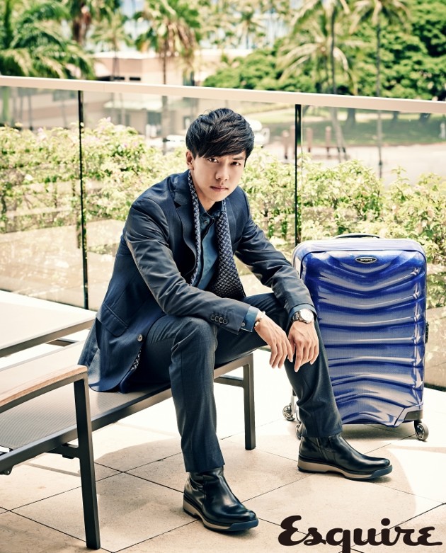 Gambar Foto Lee Seung Gi di Majalah Esquire Edisi Agustus 2013